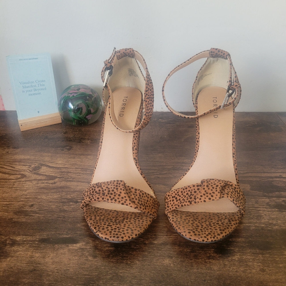 Women's size 10W Torrid Heels